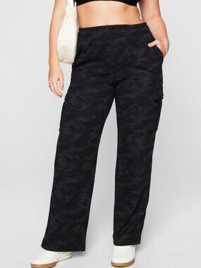 Fabletics Women's Cozy Fleece Wide Leg Cargo Sweatpant in Tonal Camo Size Large